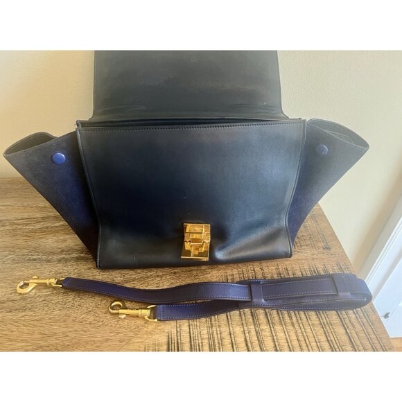 Céline Trapeze Bag In Navy Blue Leather & Suede With Gold-Tone Hardware - Picture 4 of 9